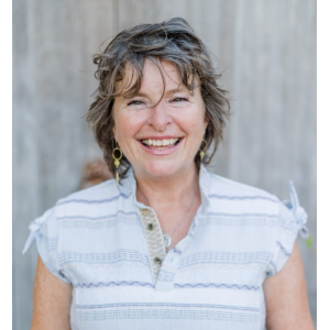 Successful author, Susie Pearl, is judging the Page Turner 2022 Writing Mentorship Award in the hope of helping to discover excellent authors