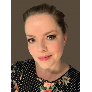 Tara Avery is judging the 2022 Page Turner Awards Writing Mentorship Award and offering a writing mentorship prize